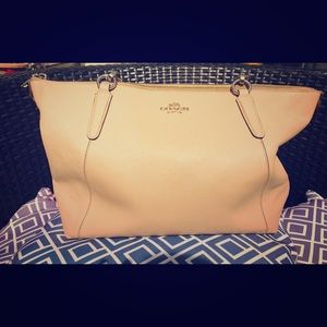 Authentic Coach tote purse in very good condition